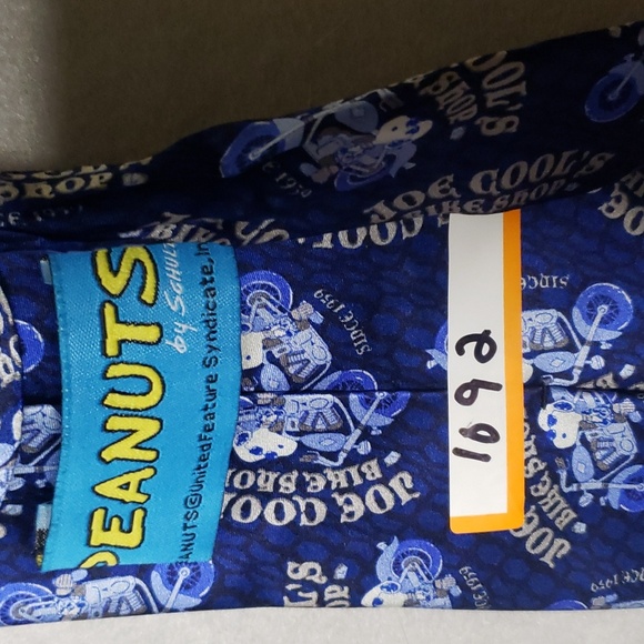 SNOOPY JOE COOLS BIKE SHOP CHARLES SHULTZ PEANUTS Mens Neck Tie - NEW - Picture 7 of 7